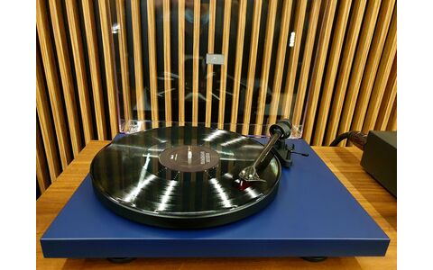 Carbon EVO 2M-RED Niebieski Mat Gramofon Pro-Ject Debut