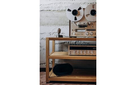 Stolik Hi-Fi Out Audio HiFi rack MODEL 040 left shot