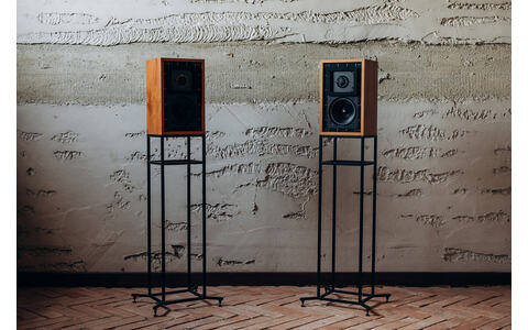 Podstawki Głośnikowe Out Audio MODEL 10 x 10 front